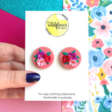 Load image into Gallery viewer, Pretty in Peach 25mm Studs